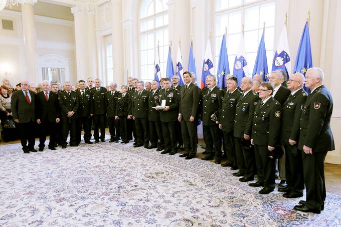 Predsednik Republike Slovenije Borut Pahor je Zvezi slovenskih astnikov vroil odlikovanje srebrni red za zasluge